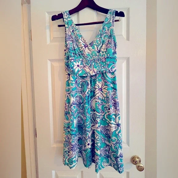 Lilly Pulitzer sundress with flattering waist band - Picture 1 of 5